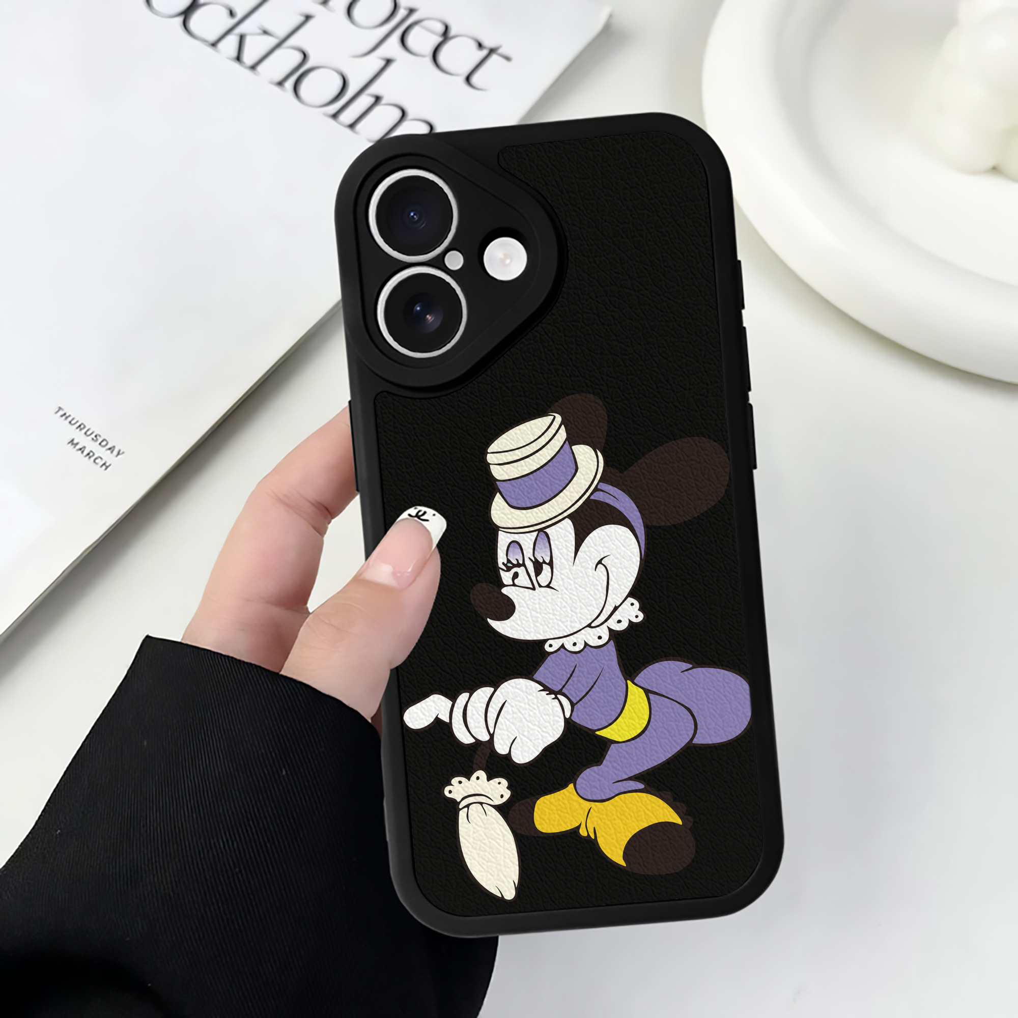 （画像用） ミッキーマウス Mickey Mouse 【iPhone 16シリーズ対応】シリコンスマホケース（レザー調） 材質：シリコン